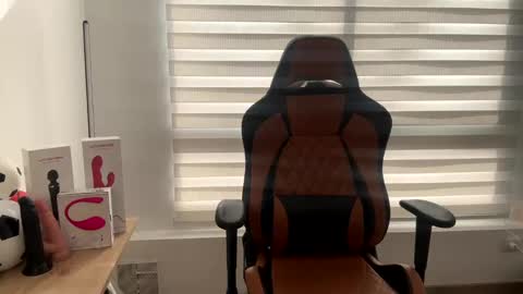 Laia online show from 01-14-25, 08:15