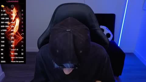 Laia online show from 11-18-25, 11:26