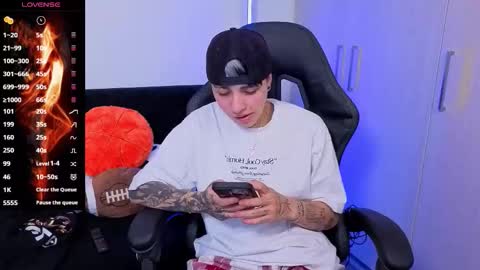 Laia online show from 11-28-25, 10:34