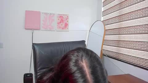 Mia online show from 03-31-26, 06:08