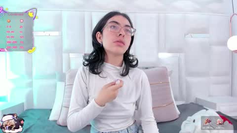 Moly  online show from 11-23-25, 01:33