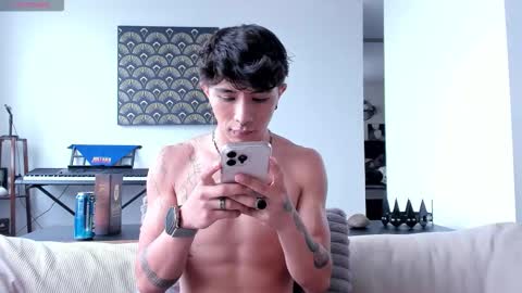 Snapshot of im_thom chatting on 10-29-25, 04:20 im_thom online show from 10-29-25, 04:20