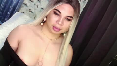 Snapshot of im_ur_sidechic8 chatting on 02-18-25, 03:31 zhy online show from 02-18-25, 03:31