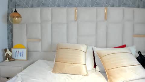 Snapshot of im_ximena chatting on 01-13-26, 11:32 Xime online show from 01-13-26, 11:32