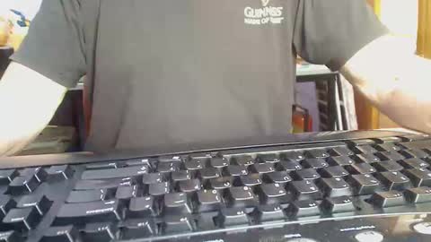 Snapshot of imaussiechris chatting on 01-12-25, 11:47 Aussie Guy online show from 01-12-25, 11:47