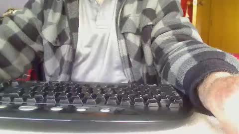 Snapshot of imaussiechris chatting on 10-16-25, 10:00 Aussie Guy online show from 10-16-25, 10:00