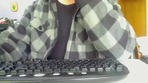 Snapshot of imaussiechris chatting on 11-30-25, 10:58 Aussie Guy online show from 11-30-25, 10:58