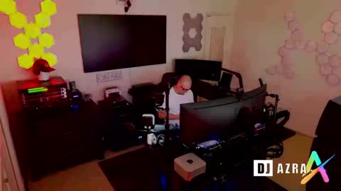 Snapshot of imdjazra chatting on 12-28-24, 03:59 DJ Azra online show from 12-28-24, 03:59