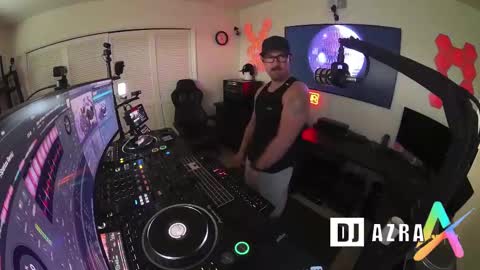 Snapshot of imdjazra chatting on 02-11-25, 11:54 DJ Azra online show from 02-11-25, 11:54