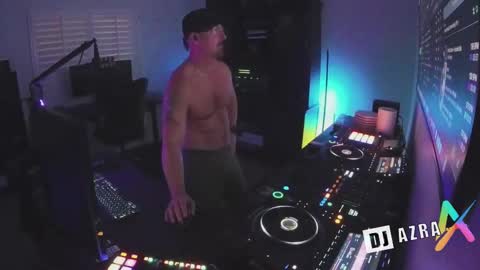 Snapshot of imdjazra chatting on 11-12-25, 01:28 DJ Azra online show from 11-12-25, 01:28