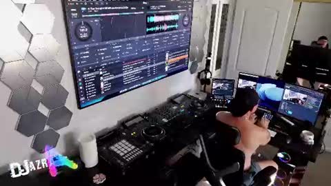 Snapshot of imdjazra chatting on 06-27-26, 12:15 DJ Azra online show from 06-27-26, 12:15