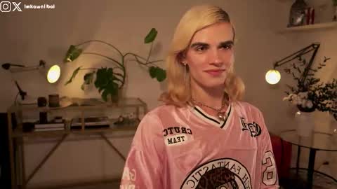 Snapshot of imkawaiiboi chatting on 10-08-25, 06:38 sasha hethey online show from 10-08-25, 06:38