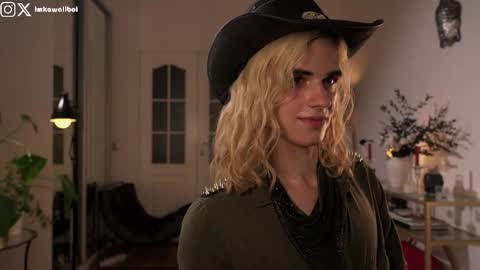 Snapshot of imkawaiiboi chatting on 10-30-25, 10:21 sasha hethey online show from 10-30-25, 10:21