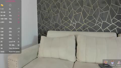 Snapshot of imkrystall chatting on 03-08-25, 08:35 Krystall online show from 03-08-25, 08:35