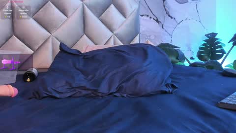 Leana online show from 01-21-25, 12:04