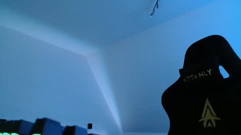 Flummi online show from 11-03-25, 02:29