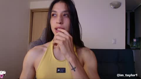 Snapshot of imtaylor__ chatting on 05-29-26, 02:42 TAYLOR online show from 05-29-26, 02:42