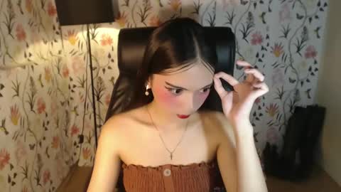 Snapshot of imyourlegalbaby chatting on 02-04-25, 12:44 Aki online show from 02-04-25, 12:44