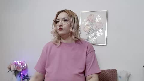 Snapshot of ina_pearl chatting on 11-06-25, 03:40 Ina online show from 11-06-25, 03:40