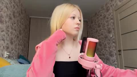 Lola online show from 02-19-26, 11:28