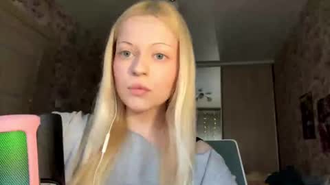 Lola online show from 02-25-26, 12:48