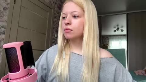 Lola online show from 03-01-26, 09:11