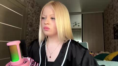 Lola online show from 03-08-26, 09:13