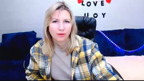incredible_ariela online show from 12-18-25, 07:58