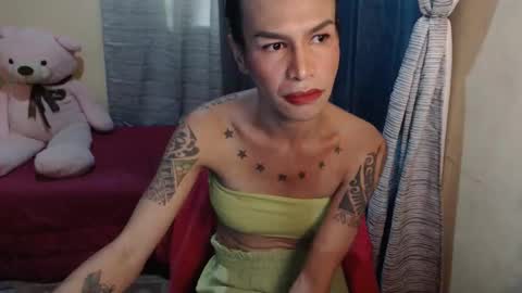 Snapshot of indaypakay_ts chatting on 04-28-26, 03:11 Pakay online show from 04-28-26, 03:11