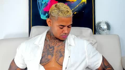 Snapshot of independent_project chatting on 11-29-25, 01:19 Jacobo online show from 11-29-25, 01:19