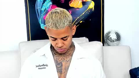 Snapshot of independent_project chatting on 12-01-25, 08:41 Jacobo online show from 12-01-25, 08:41