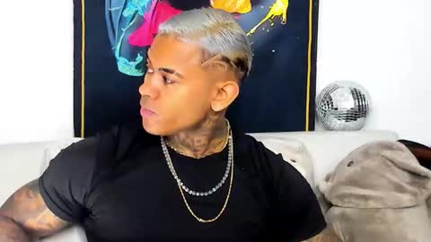 Snapshot of independent_project chatting on 12-14-25, 02:06 Jacobo online show from 12-14-25, 02:06