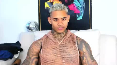 Snapshot of independent_project chatting on 12-21-25, 08:27 Jacobo online show from 12-21-25, 08:27