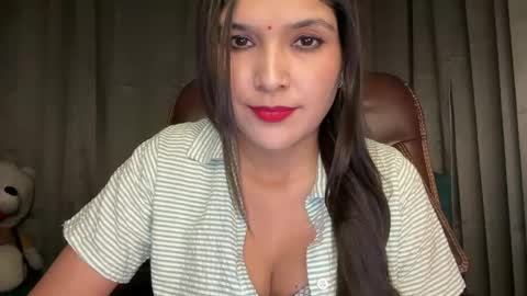 Snapshot of indian_meenakshi_69 chatting on 05-10-26, 08:14 priya online show from 05-10-26, 08:14