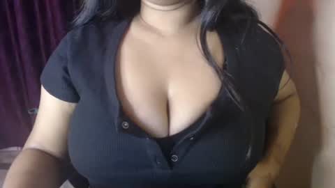 Snapshot of indian_nia chatting on 10-14-25, 11:05 Nia online show from 10-14-25, 11:05