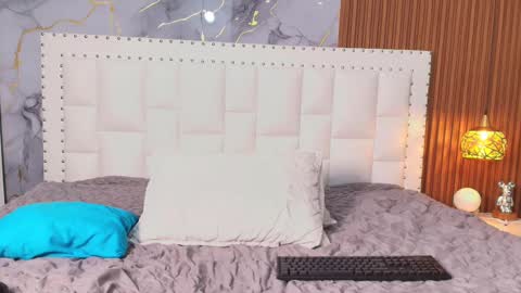 LITTLE AINHOA  online show from 02-19-25, 10:31