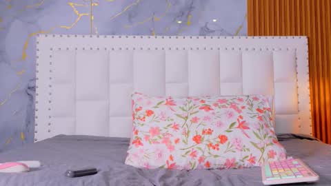 LITTLE AINHOA  online show from 09-18-25, 07:49