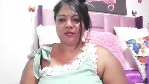 Snapshot of indiandelia chatting on 02-06-25, 05:30 indiandelia online show from 02-06-25, 05:30