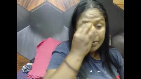 Snapshot of indiandeluxe chatting on 11-11-25, 04:51 indiandeluxe online show from 11-11-25, 04:51