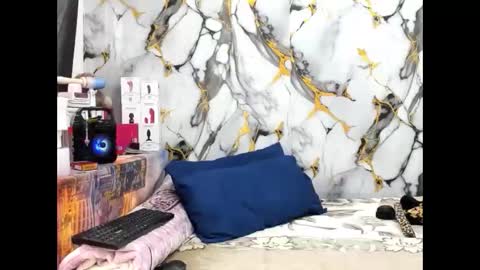 Lia online show from 04-28-26, 07:57