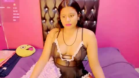 Snapshot of indianflame chatting on 12-17-24, 11:39 PARADISEQUEEN online show from 12-17-24, 11:39