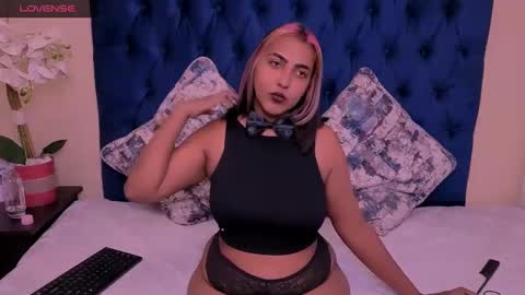 Snapshot of indianplaybunnyx chatting on 10-19-25, 04:18 Mishka online show from 10-19-25, 04:18