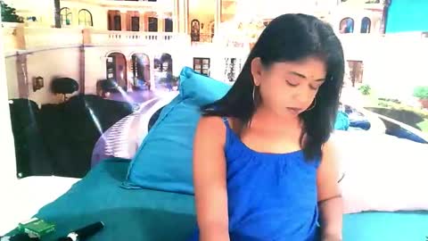 Mika online show from 12-04-25, 04:55