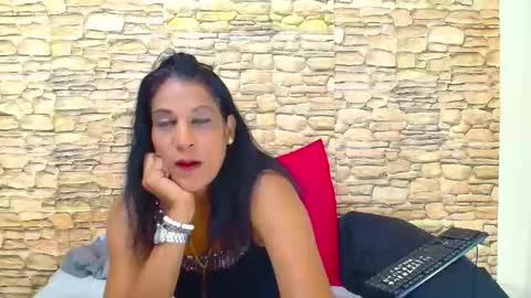Snapshot of indiansexysmyle chatting on 12-05-25, 06:22 Azi online show from 12-05-25, 06:22