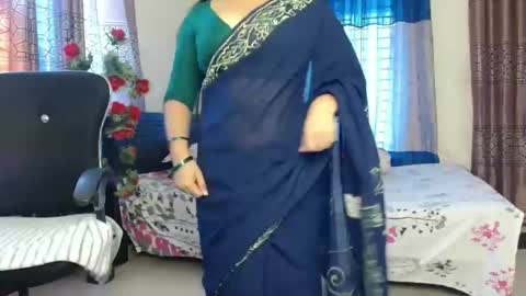 Snapshot of indiantina chatting on 10-28-25, 05:33 tina online show from 10-28-25, 05:33