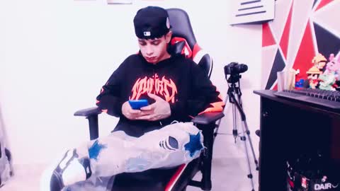 Snapshot of indomitablebeast chatting on 02-14-25, 08:21 matias online show from 02-14-25, 08:21