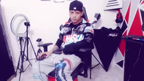 Snapshot of indomitablebeast chatting on 11-13-25, 11:36 matias online show from 11-13-25, 11:36