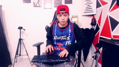 Snapshot of indomitablebeast chatting on 11-29-25, 03:42 matias online show from 11-29-25, 03:42