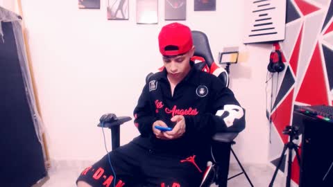 Snapshot of indomitablebeast chatting on 12-16-25, 04:17 matias online show from 12-16-25, 04:17