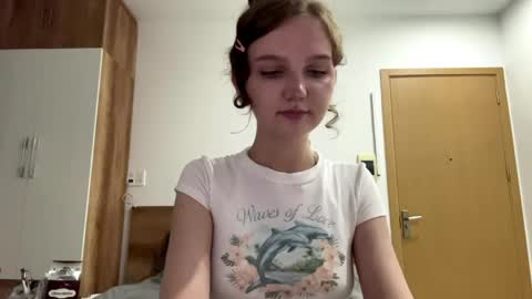 Snapshot of inellheinen chatting on 05-14-26, 04:25 Viola online show from 05-14-26, 04:25